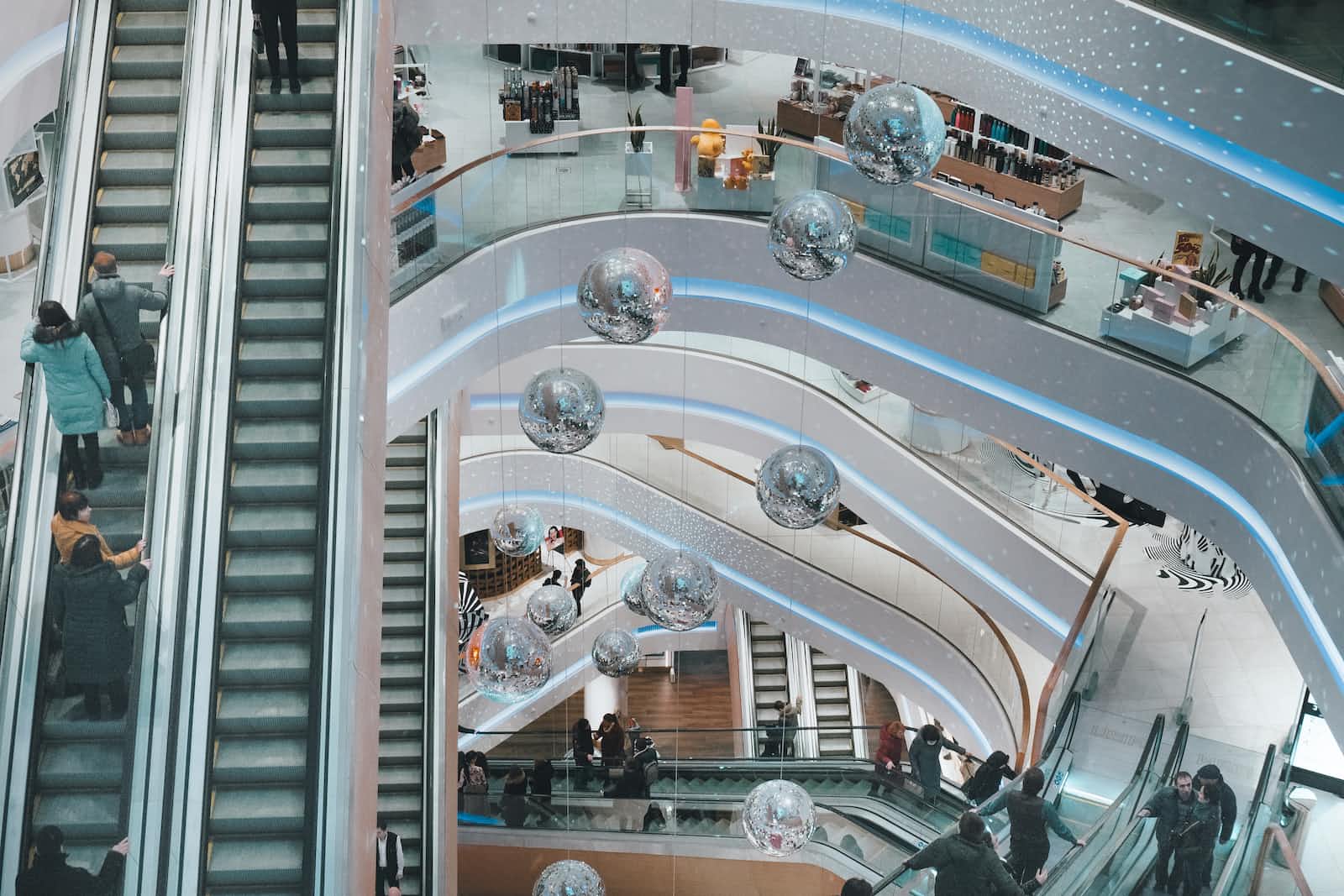 Why use Video Analytics for Retail Businesses